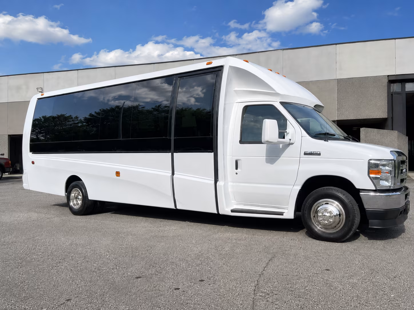 guest shuttles to giracci vineyards and farms and wedding venues around garden grove